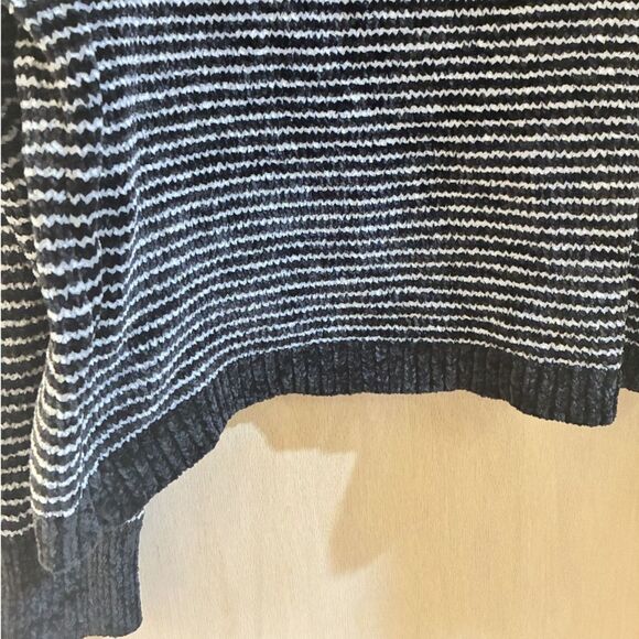 Design Lab Lord & Taylor Black/White Striped Cropped Pullover Sweater (Small) - Picture 4 of 5